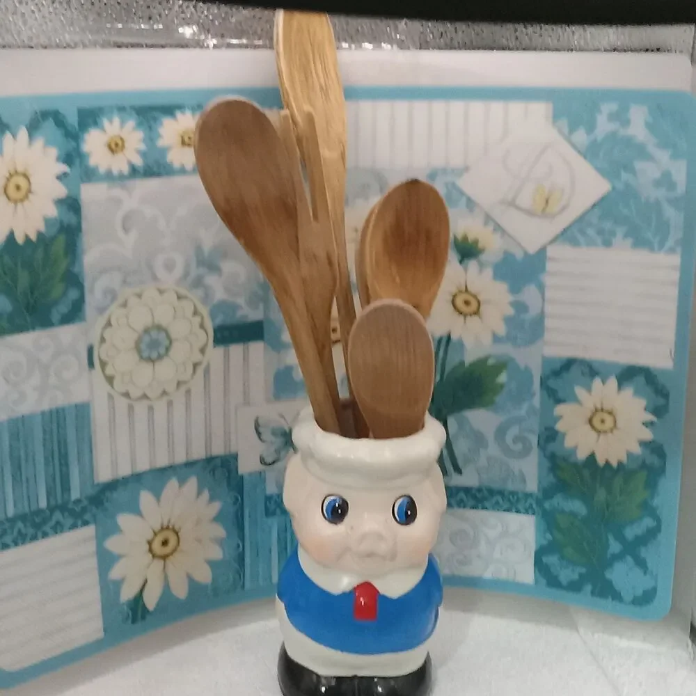 Unbranded novelty cartoonish